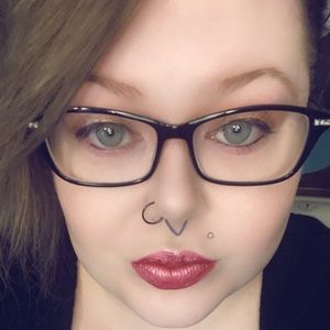 Meet your Posher, Janelle